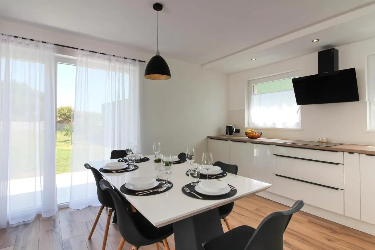 Stunning Modern Villa Monte Vernal In Pula Near The Beach And City Center