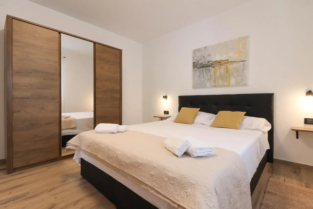 Stunning Modern Villa Monte Vernal In Pula Near The Beach And City Center