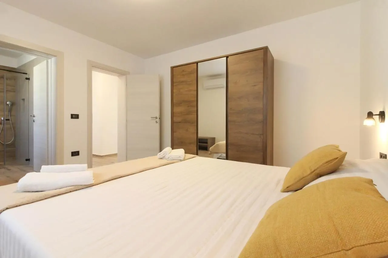 Stunning Modern Villa Monte Vernal In Pula Near The Beach And City Center