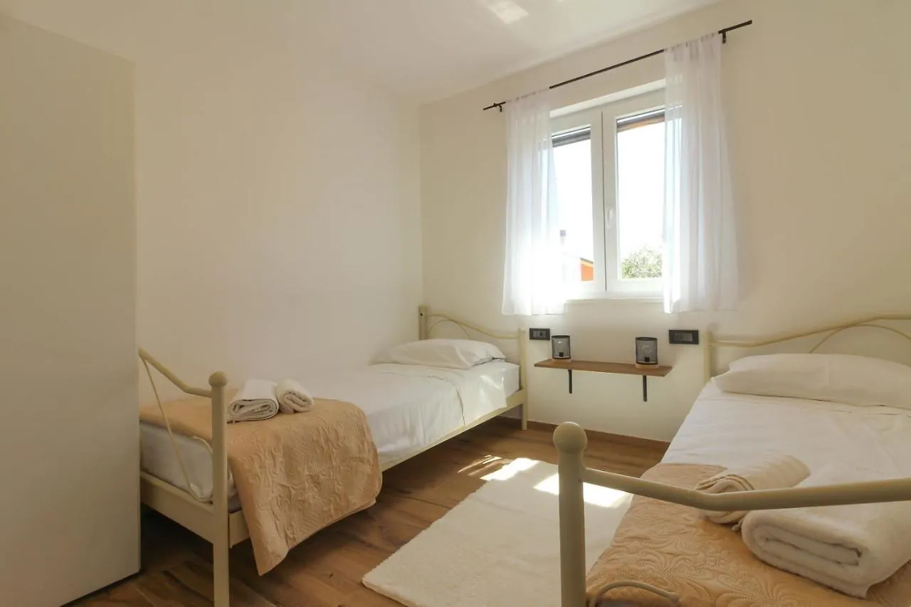 Stunning Modern Villa Monte Vernal In Pula Near The Beach And City Center