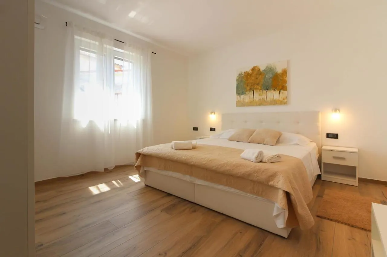Stunning Modern Villa Monte Vernal In Pula Near The Beach And City Center