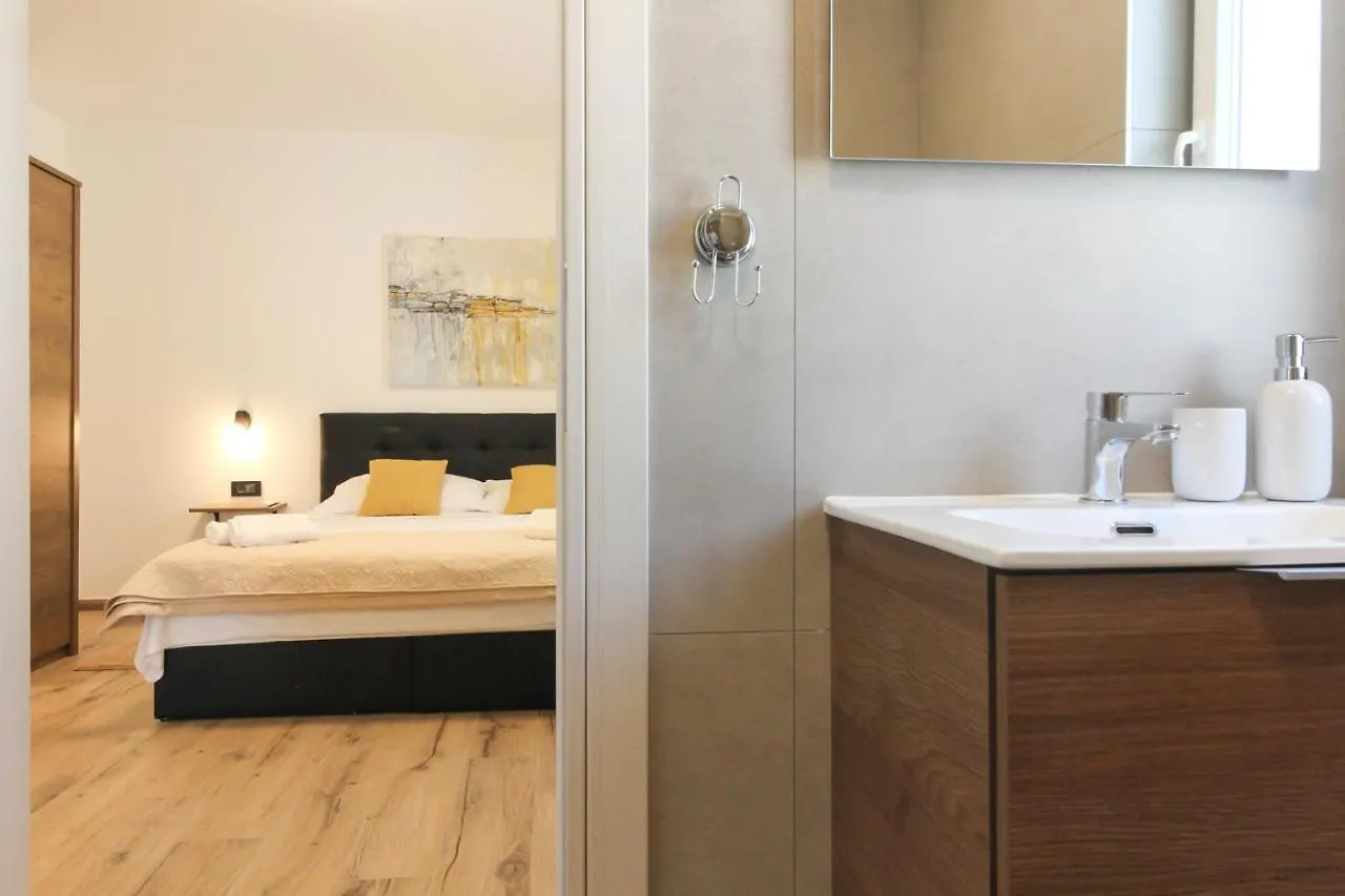 Stunning Modern Villa Monte Vernal In Pula Near The Beach And City Center