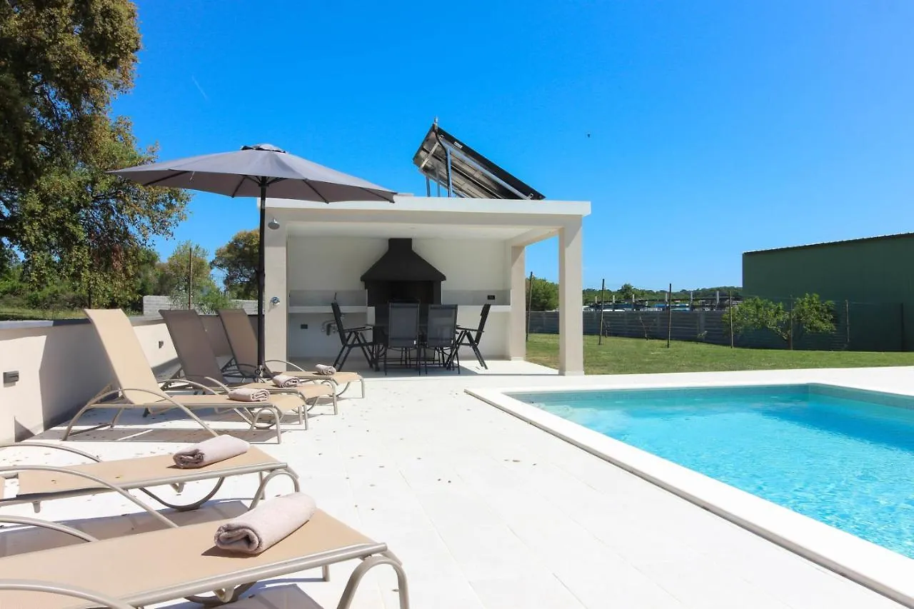 Stunning Modern Villa Monte Vernal In Pula Near The Beach And City Center