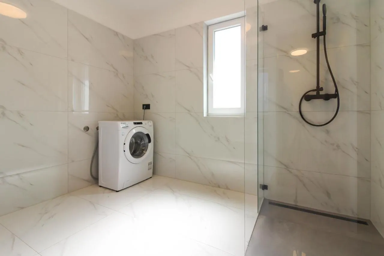 Stunning Modern Villa Monte Vernal In Pula Near The Beach And City Center