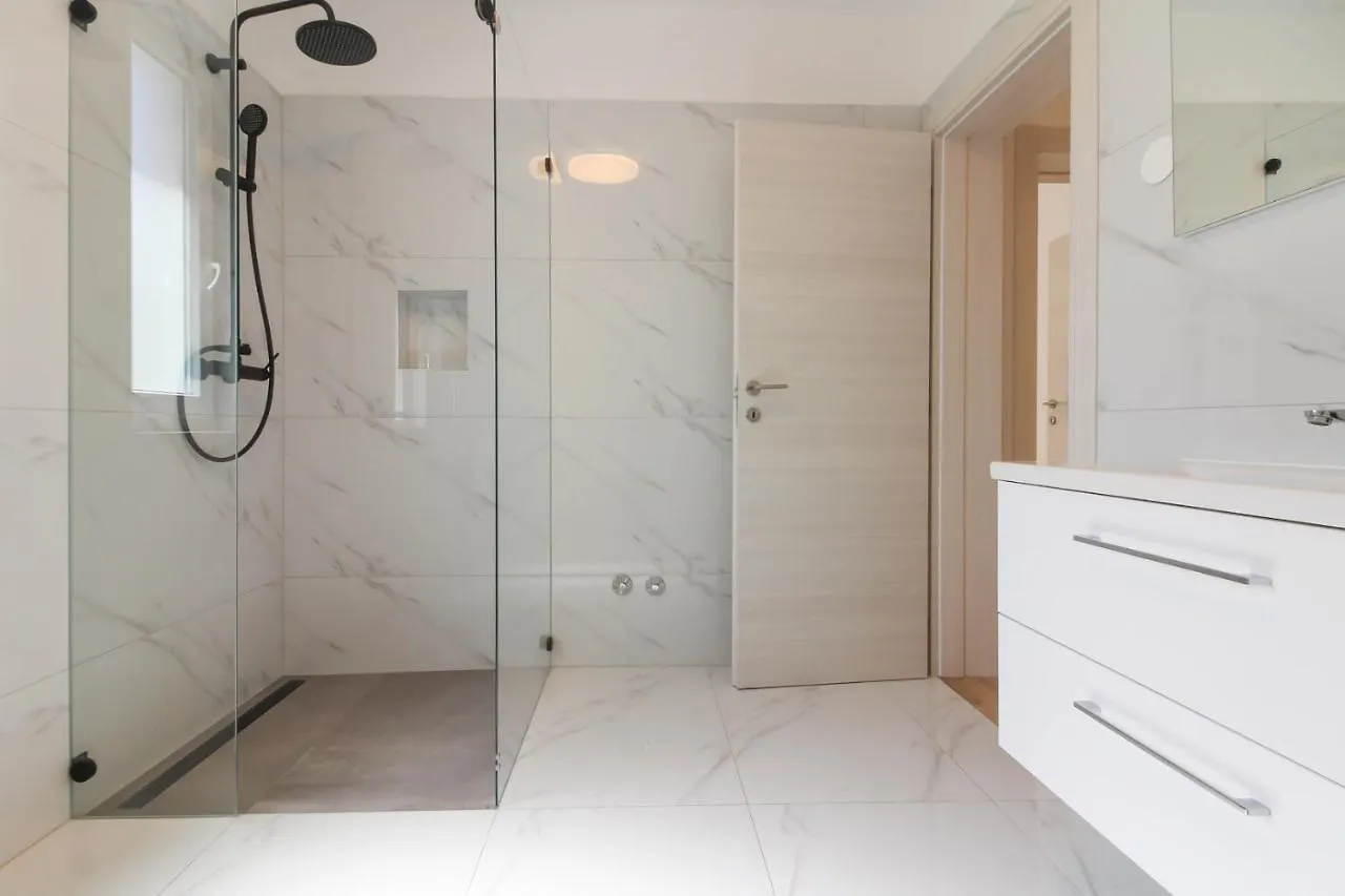 Stunning Modern Villa Monte Vernal In Pula Near The Beach And City Center