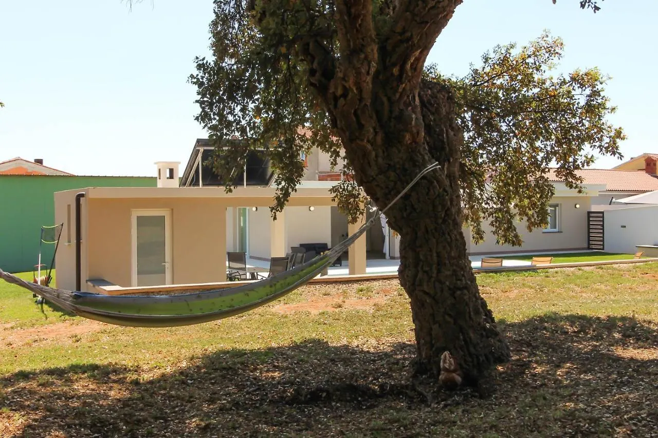 Stunning Modern Villa Monte Vernal In Pula Near The Beach And City Center
