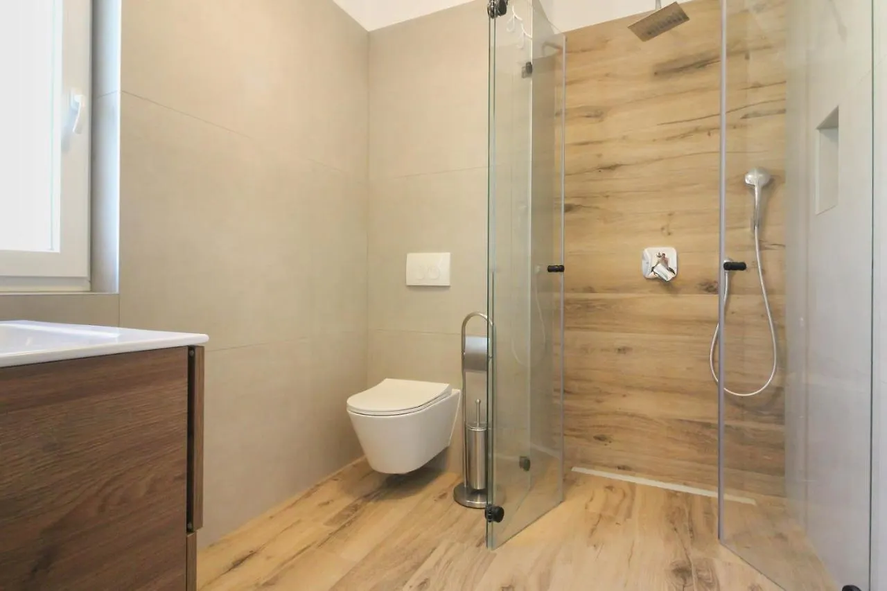 Stunning Modern Villa Monte Vernal In Pula Near The Beach And City Center