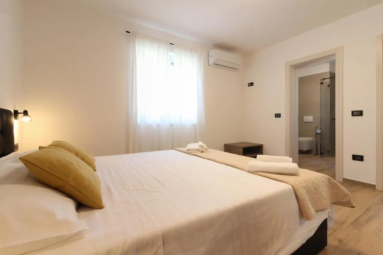 Stunning Modern Villa Monte Vernal In Pula Near The Beach And City Center 0*,  Chorvatsko