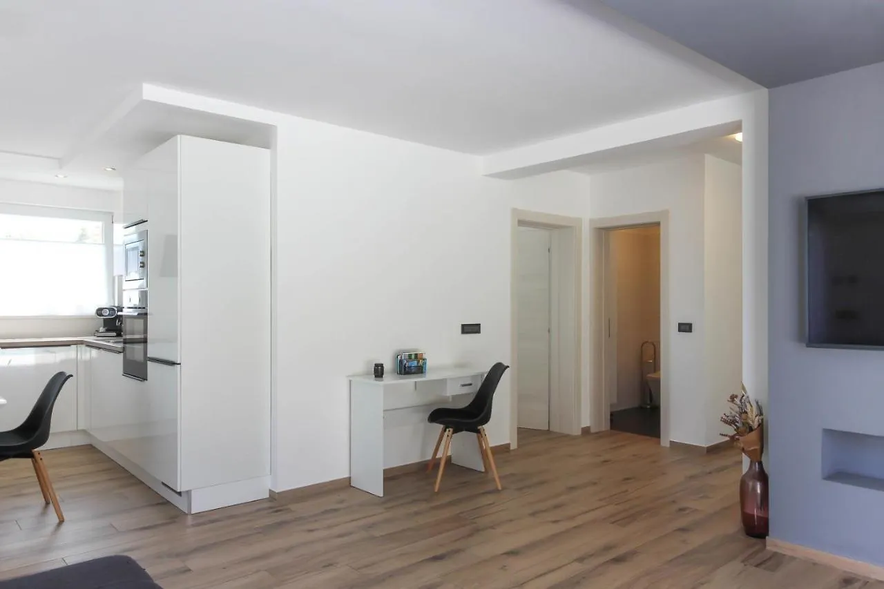 Stunning Modern Villa Monte Vernal In Pula Near The Beach And City Center
